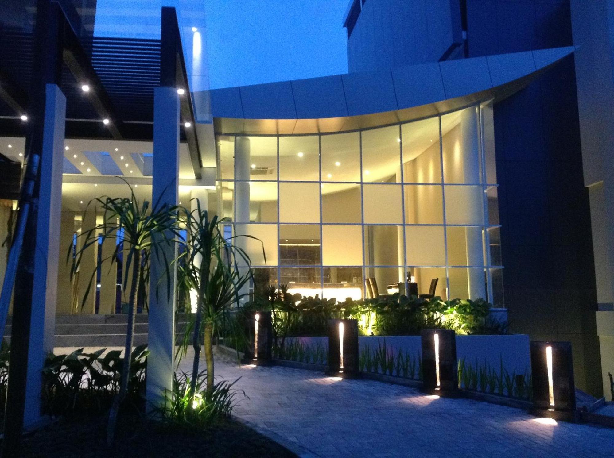 Grand Kecubung Hotel Pangkalanbuun Kültér fotó
