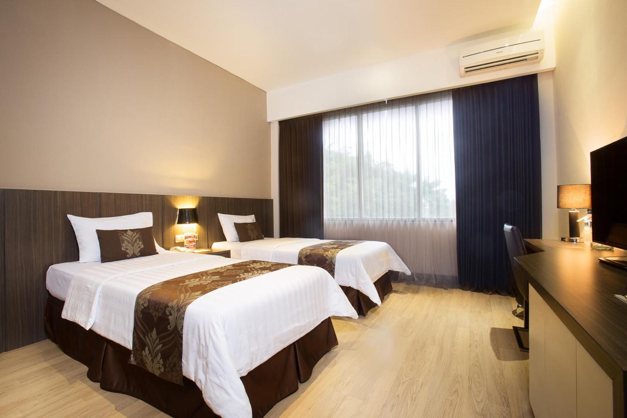 Grand Kecubung Hotel Pangkalanbuun Kültér fotó