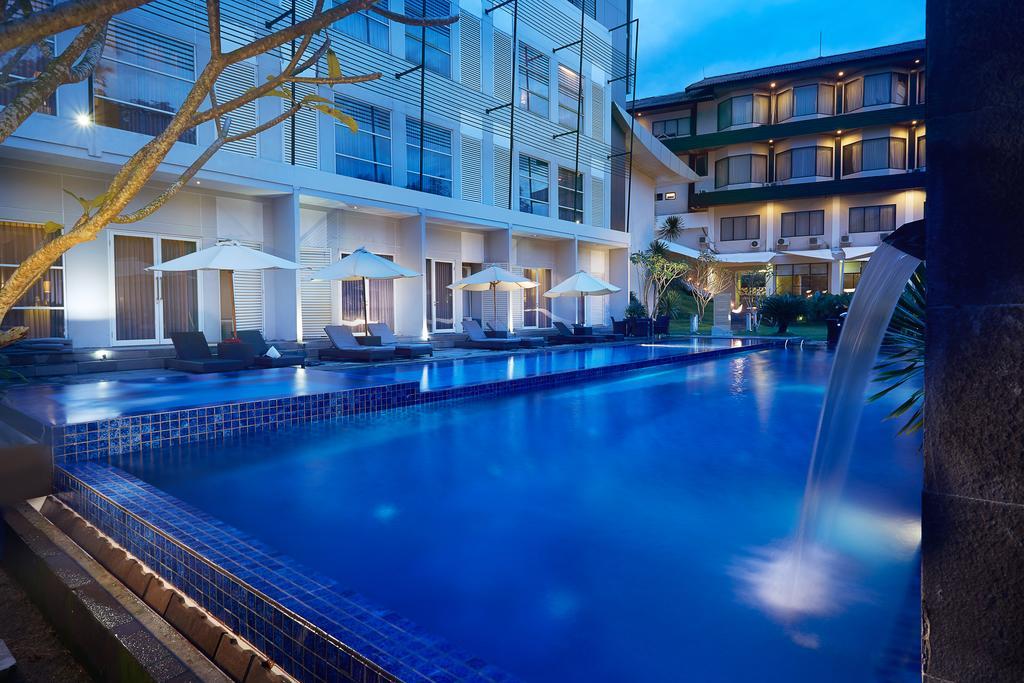 Grand Kecubung Hotel Pangkalanbuun Kültér fotó