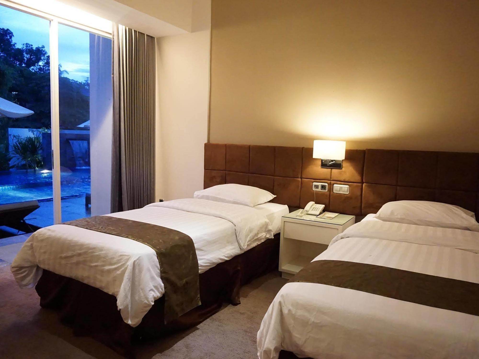 Grand Kecubung Hotel Pangkalanbuun Kültér fotó