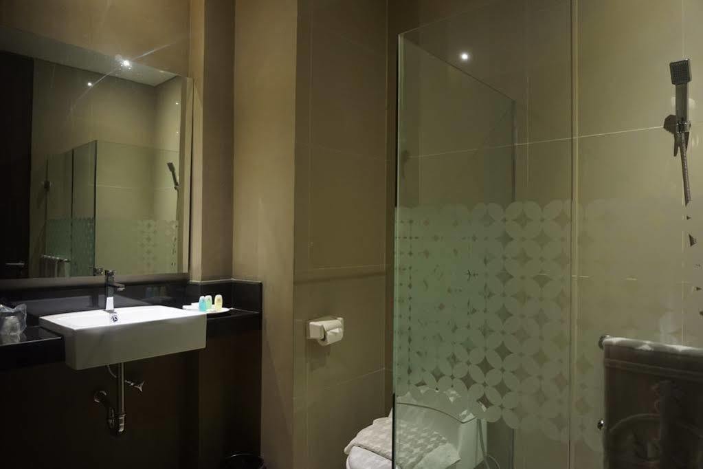 Grand Kecubung Hotel Pangkalanbuun Kültér fotó