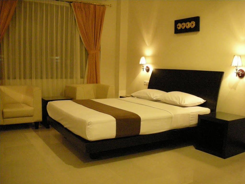 Grand Kecubung Hotel Pangkalanbuun Kültér fotó